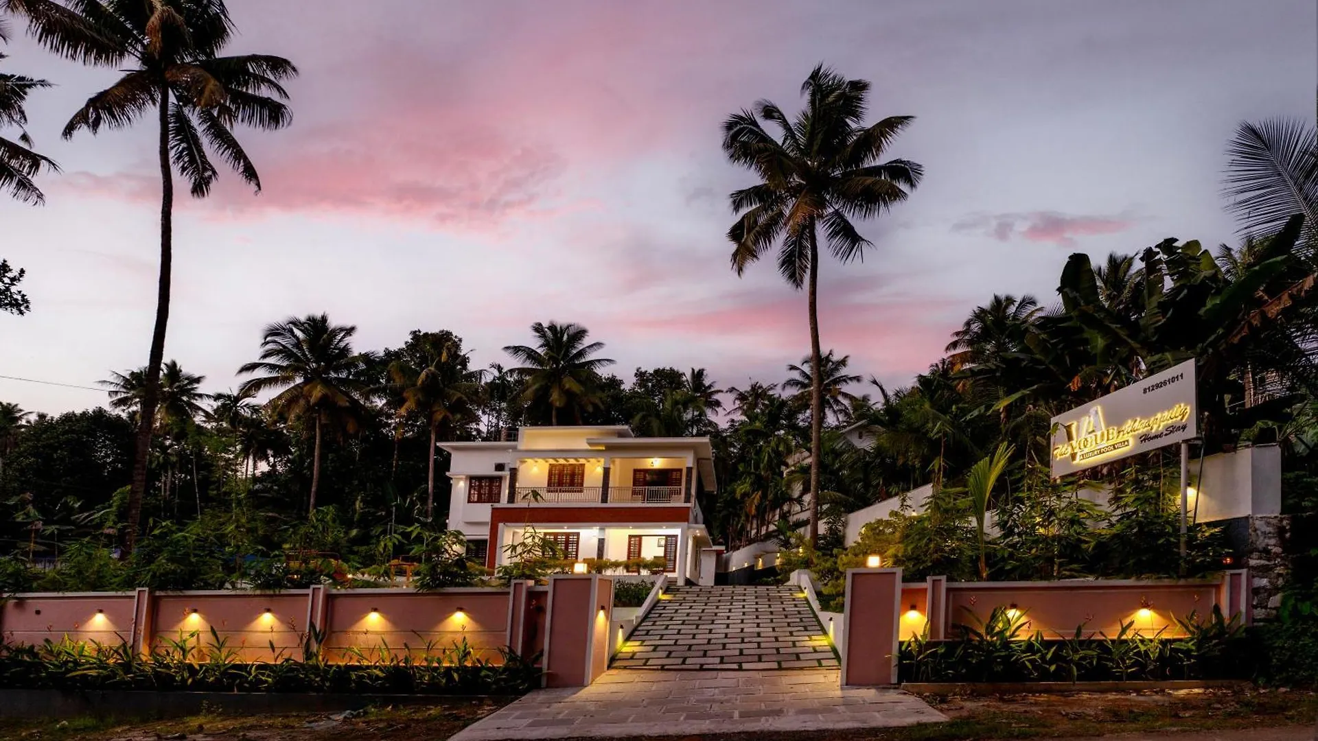 The Vogue - Luxury Private Pool Villa , Athirappilly