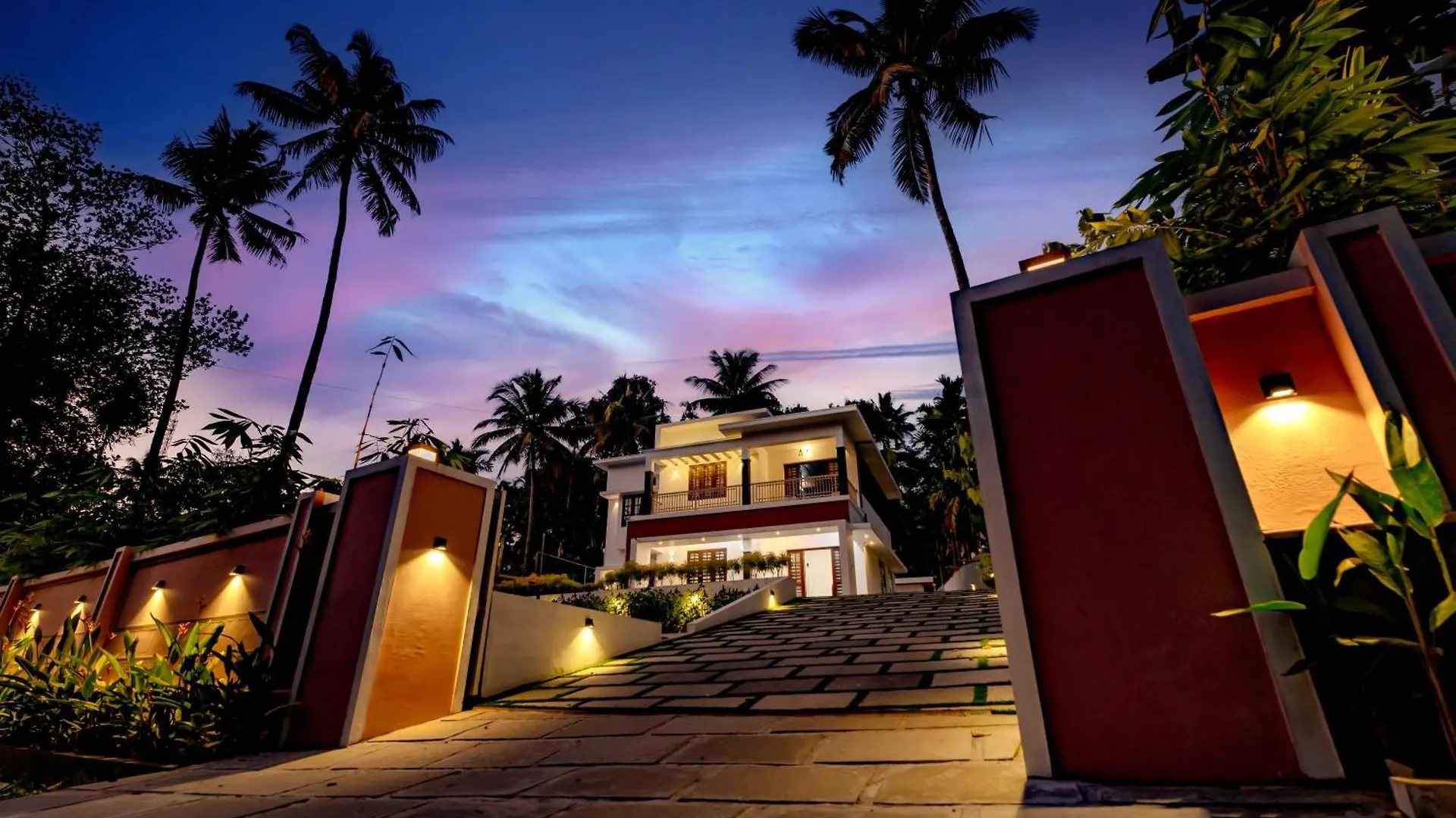 The Vogue - Luxury Private Pool Villa , Athirappilly Resort