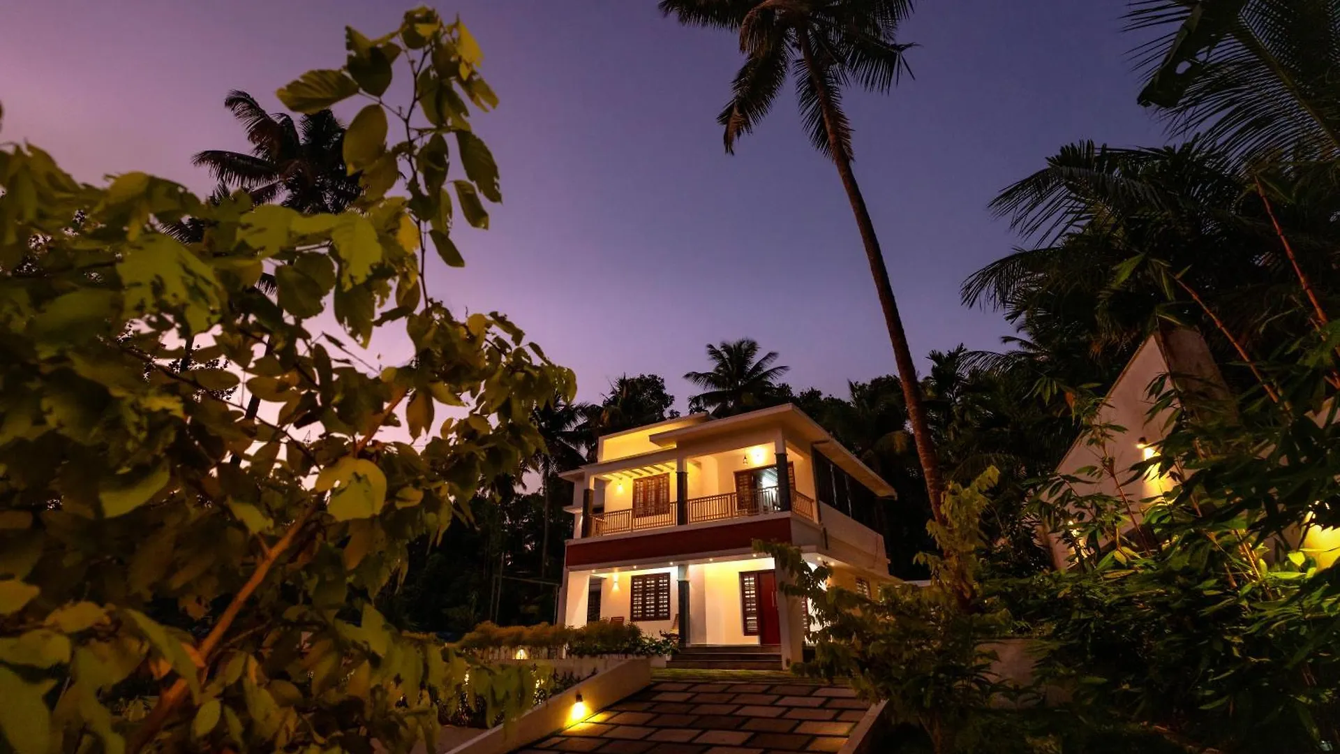 The Vogue - Luxury Private Pool Villa , Athirappilly